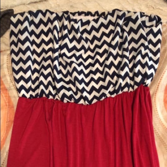 Dresses & Skirts - Strapless knee length dress